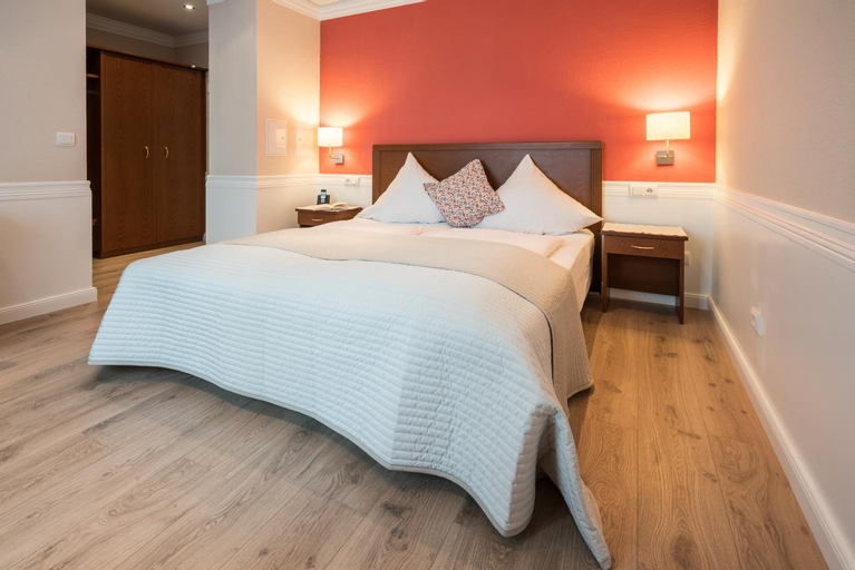 Bedroom 2, Hotel 'Zum Augarten', Speyer