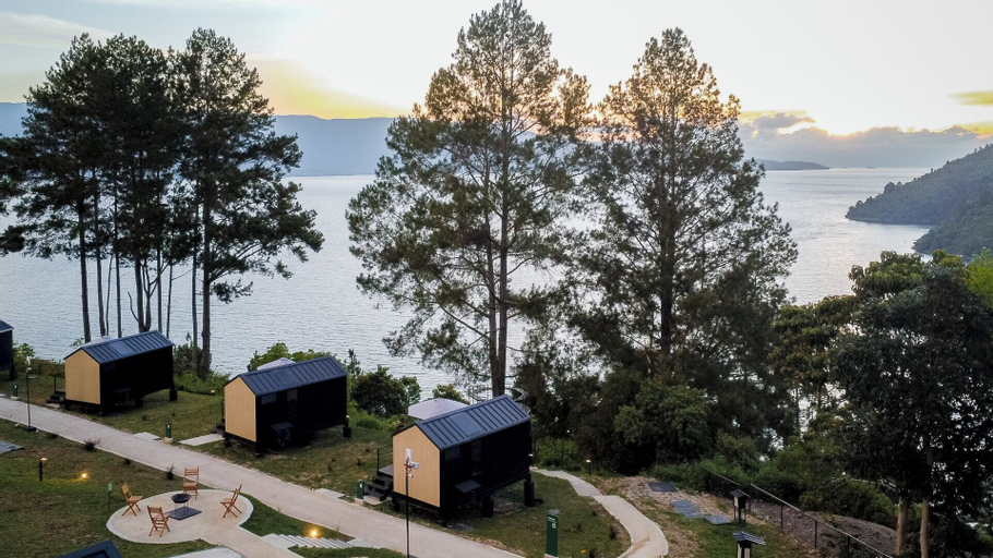 Exterior & Views 20