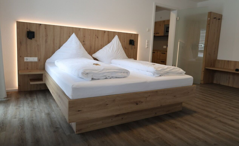 Bedroom 2, MEIN MOTEL - Self Check-in -, Rottweil