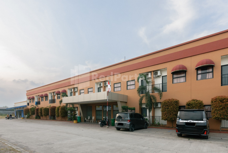 Deluma Hotel Syariah RedPartner - Tap to explore photos