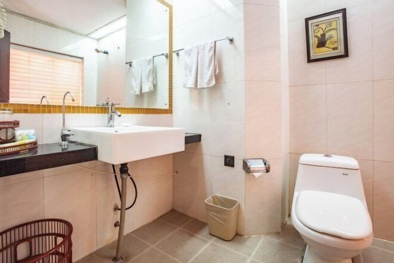 Bathroom 4, Taoyuan International Hotel, Yuncheng
