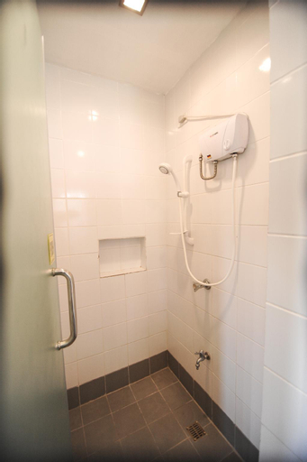Bathroom 20