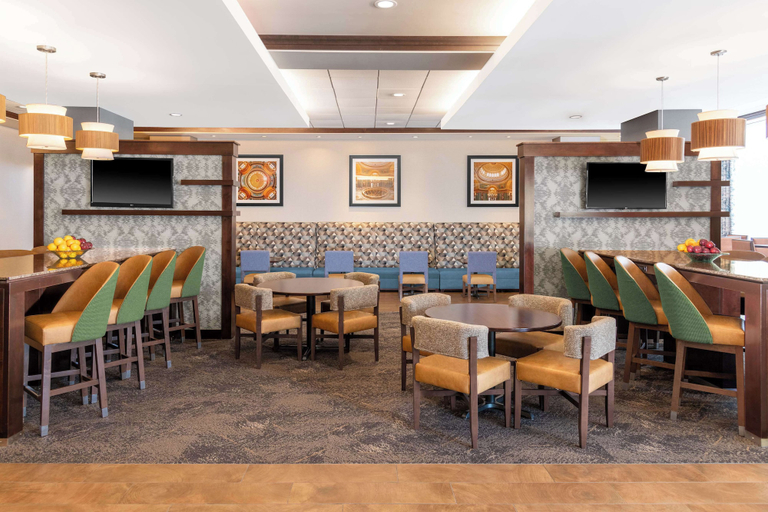 Food & Drinks 5, Hampton Inn & Suites Madison / Downtown, Dane