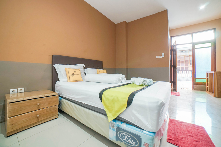 Blok O International Guest House by MHM Room Type - Deluxe Room