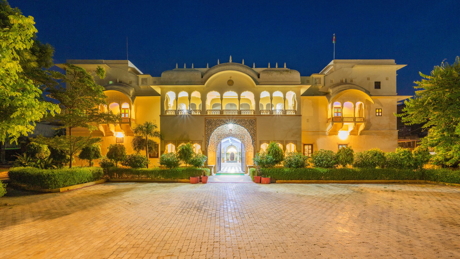 Exterior & Views