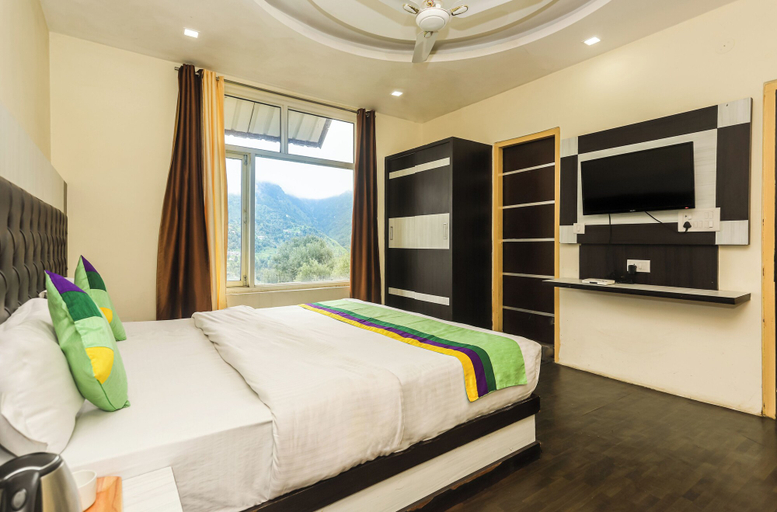 Bedroom 5, Hotel Naddi Heights, Kangra