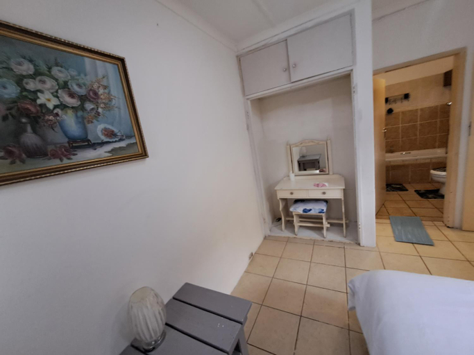 Others 5, La Chateau B&B, Ekurhuleni