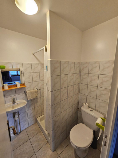 Bathroom, hotel restaurant de la gare, Meuse