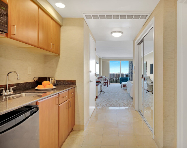 Room 4, Luxurious Beach Resort Gym Balcony, Miami-Dade