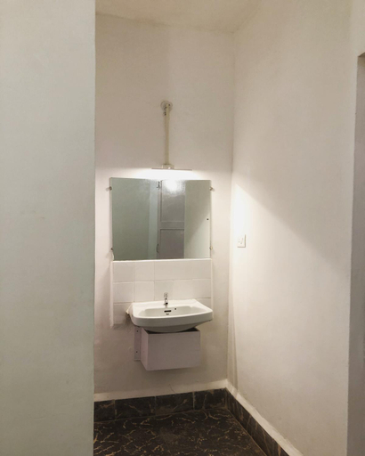 Bathroom, Hotel Paulino, South Goa