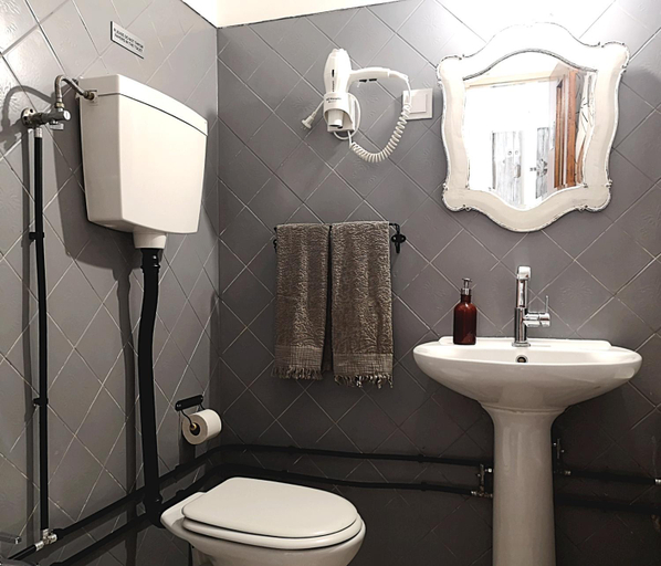 Bathroom 4, Kintsugi House Lagos, Lagos