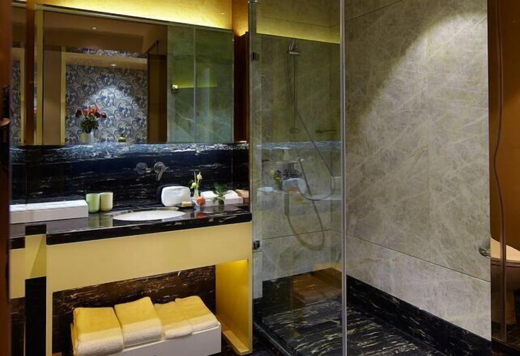 Bathroom 4, Jianwei Inn, Lijiang