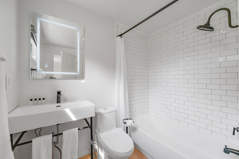 Bathroom 5, Aspen At Manchester, Bennington