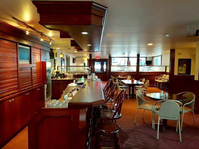 Food & Drinks, Peaks Lodge, Columbia-Shuswap