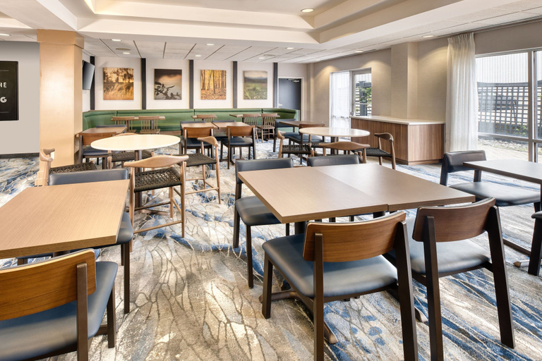 Food & Drinks 5, Fairfield Inn and Suites by Marriott Toronto Brampton, Peel
