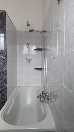 Bathroom 2, Residence La Carruba, Imperia