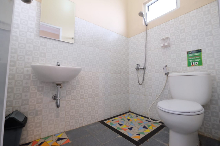 Bathroom 5, Griya Gayatri Monjali Syariah, Sleman