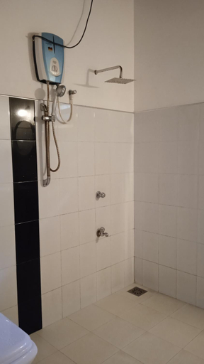 Bathroom 2, Gems Garden Guest House, Tangalle
