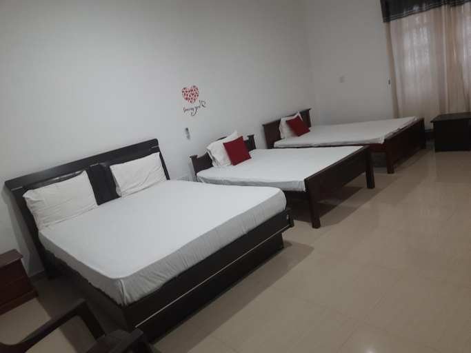 Bedroom 2, New Sunrise Batticaloa Hotel, Manmunai North