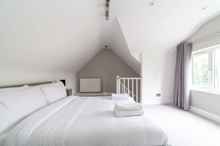 Bedroom 1, Spacious Battersea Gem With Balcony Bliss, London