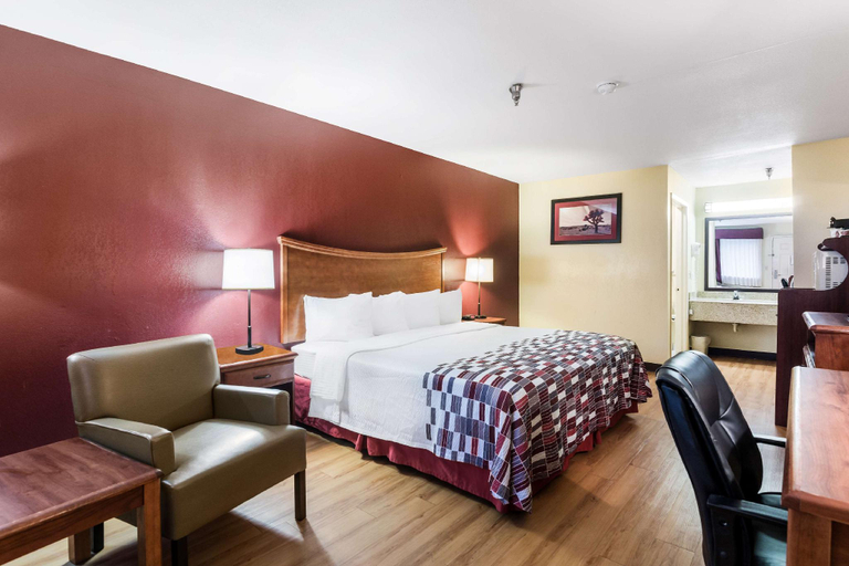 Bedroom 4, Red Roof Inn Conroe North - Willis, Montgomery