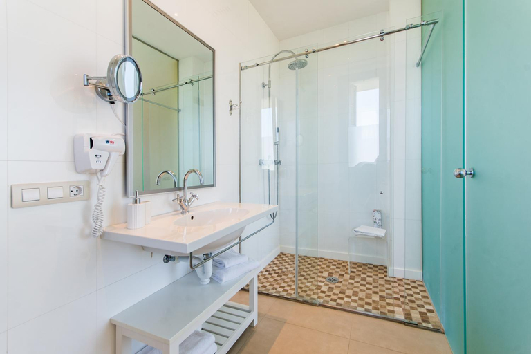 Bathroom 3, Villa Barcares Gran for 10, pool, gym and close to beach, Baleares