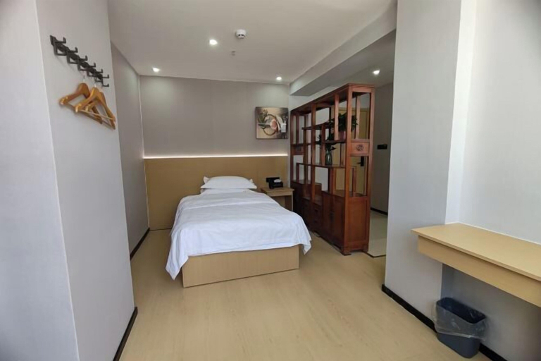 Bedroom 5, Balikun Hancheng Hotel, Hami