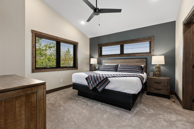 Bedroom 2, Quarterdeck Resort, Cass