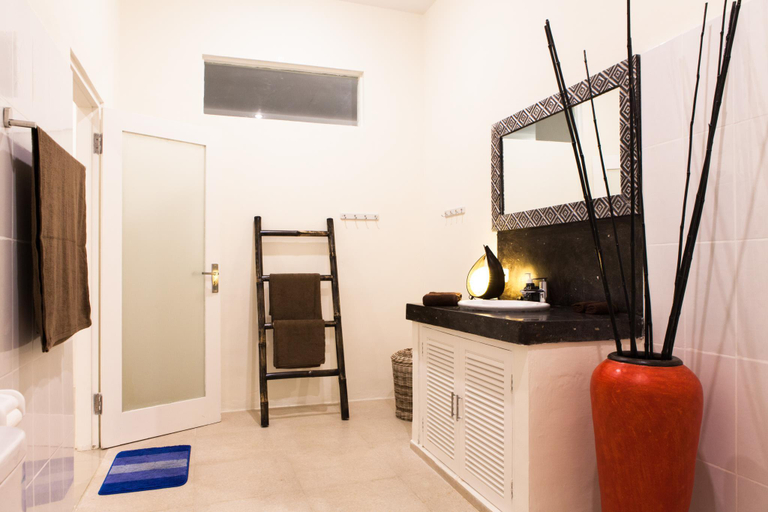 Bathroom 2, Casablanco, Badung