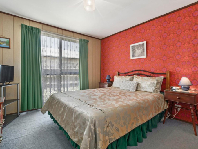 Bedroom 2, Raymond Coastal Cottage, Mornington P'sula - South