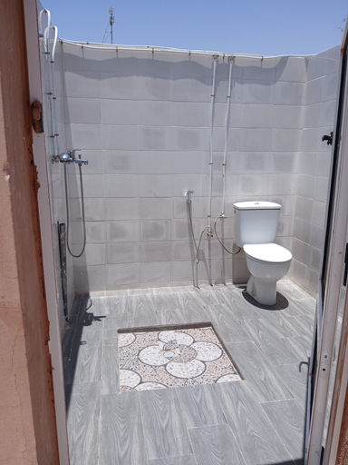 Bathroom 4, "Par 4 Chemins" - Atypical stopover, Nouakchott