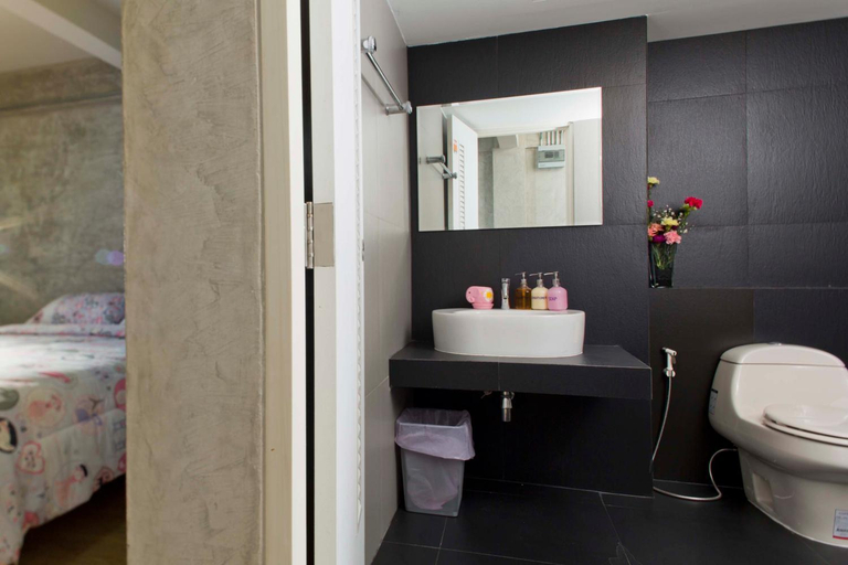 Bathroom, Thanabhumi, Phra Nakhon