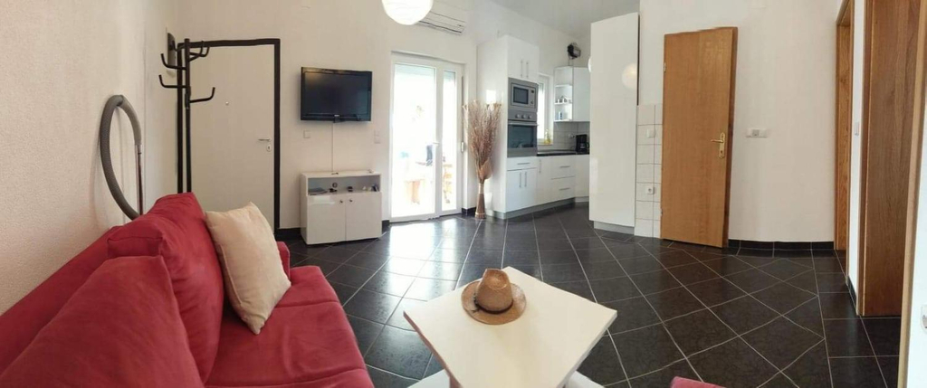 Others 4, Apartmani Mujic, Vir