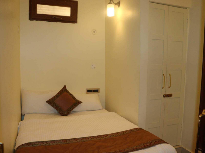 Bedroom 5, Satshree Kothi, Varanasi