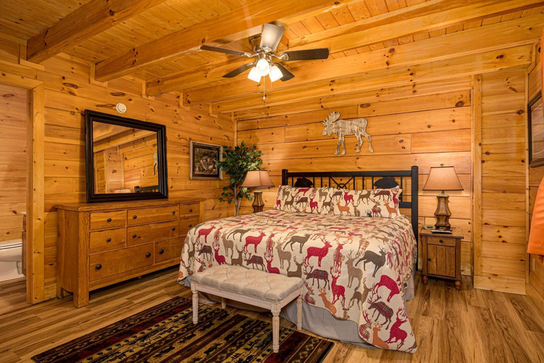Bedroom 3, Luxurious Family Mountain Cabin, Sevier