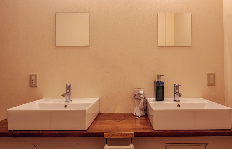 Bathroom 3, HOSTEL CHILLAX, Osaka