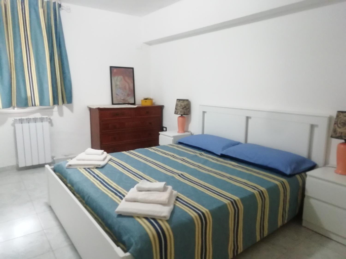 Bedroom 2, Viniola Apartment, Cagliari