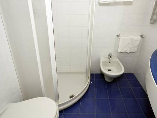 Bathroom 4, Hotel Baia, Rimini