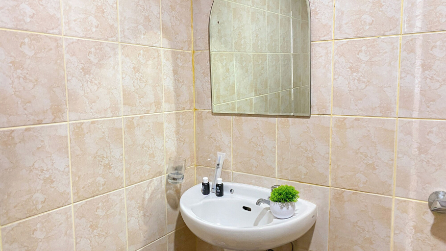 Bathroom 4, Best Place And Nice 1Br At Boutique Kemayoran Apartment, Central Jakarta