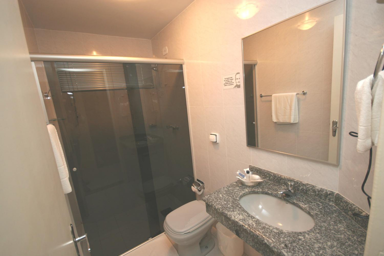 Bathroom 2, Patriarca Hotel, Itapeva