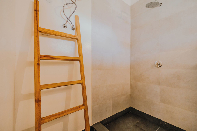 Bathroom 3, Zaria Garden Bungalow, Kaskazini 'A'