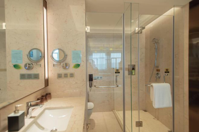 Bathroom 4, Lanxi World Trade Hotel, Jinhua