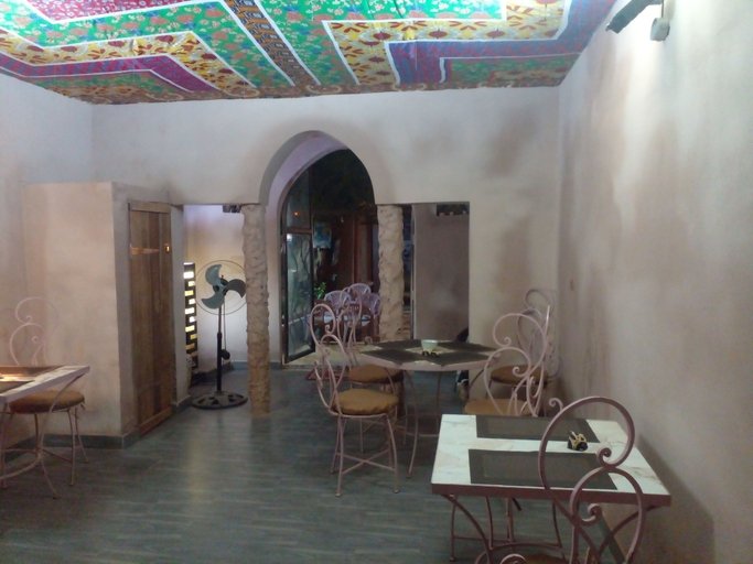 Others 5, "Par 4 Chemins" - Atypical stopover, Nouakchott
