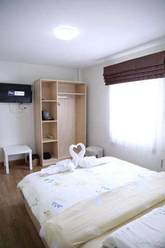 Bedroom 12