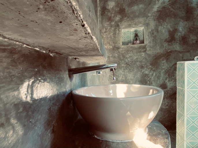 Bathroom 10