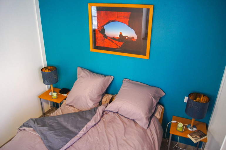 Bedroom 2, Vue sur l'art roman, Bas-Rhin