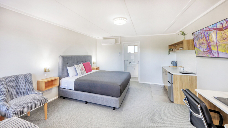 Bedroom 3, Deniliquin Motel, Deniliquin