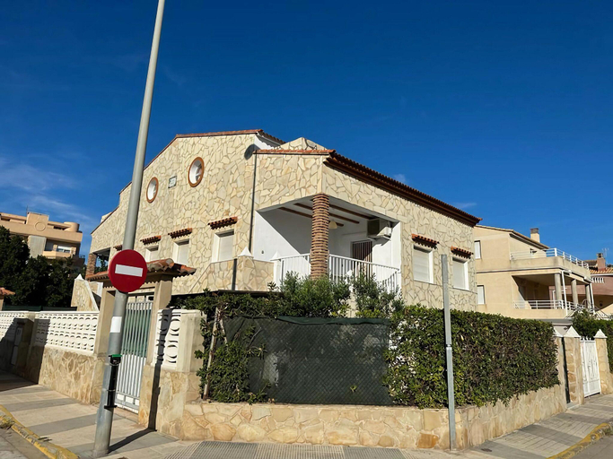 Others 5, Apartment near Beach with Serene Garden, Valencia