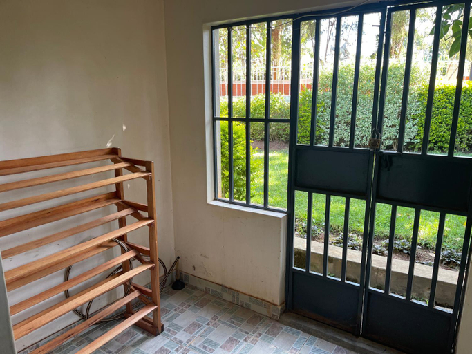 Garden, Easy Sleep Guesthouse, Saboti