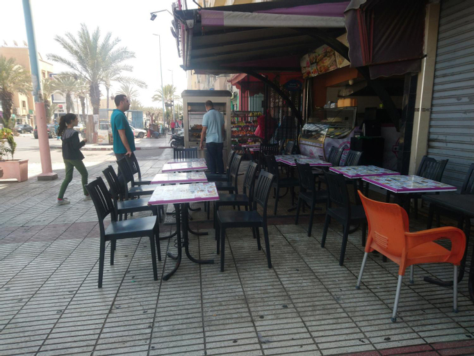 Food & Drinks 3, Appartement SEULEMENT POUR FAMILLE 10 minutes de la plage Parking gratuit, Agadir-Ida ou Tanane